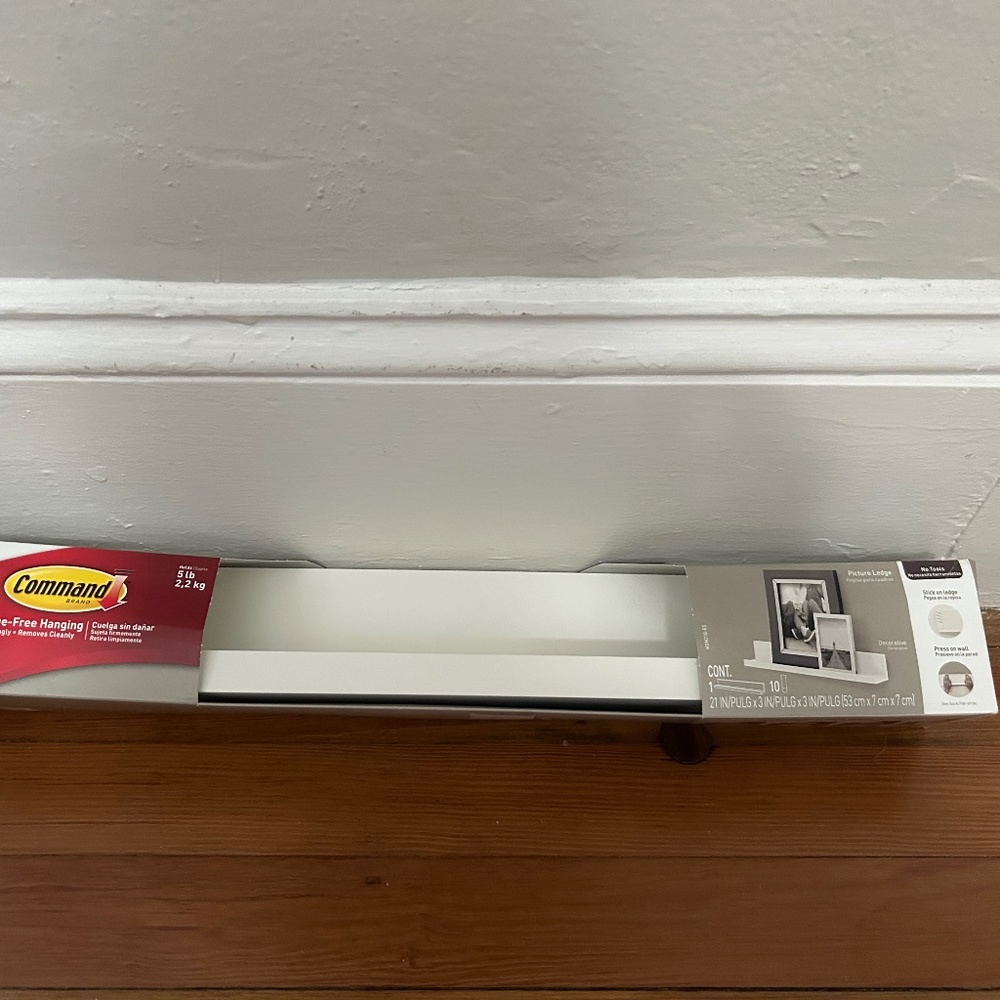 Command Picture Ledge
